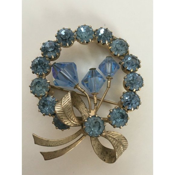 Vintage Wreath Pin Brooch Jewelry Blue Glass Aurora Borealis Iridescent Bow - Picture 2 of 4